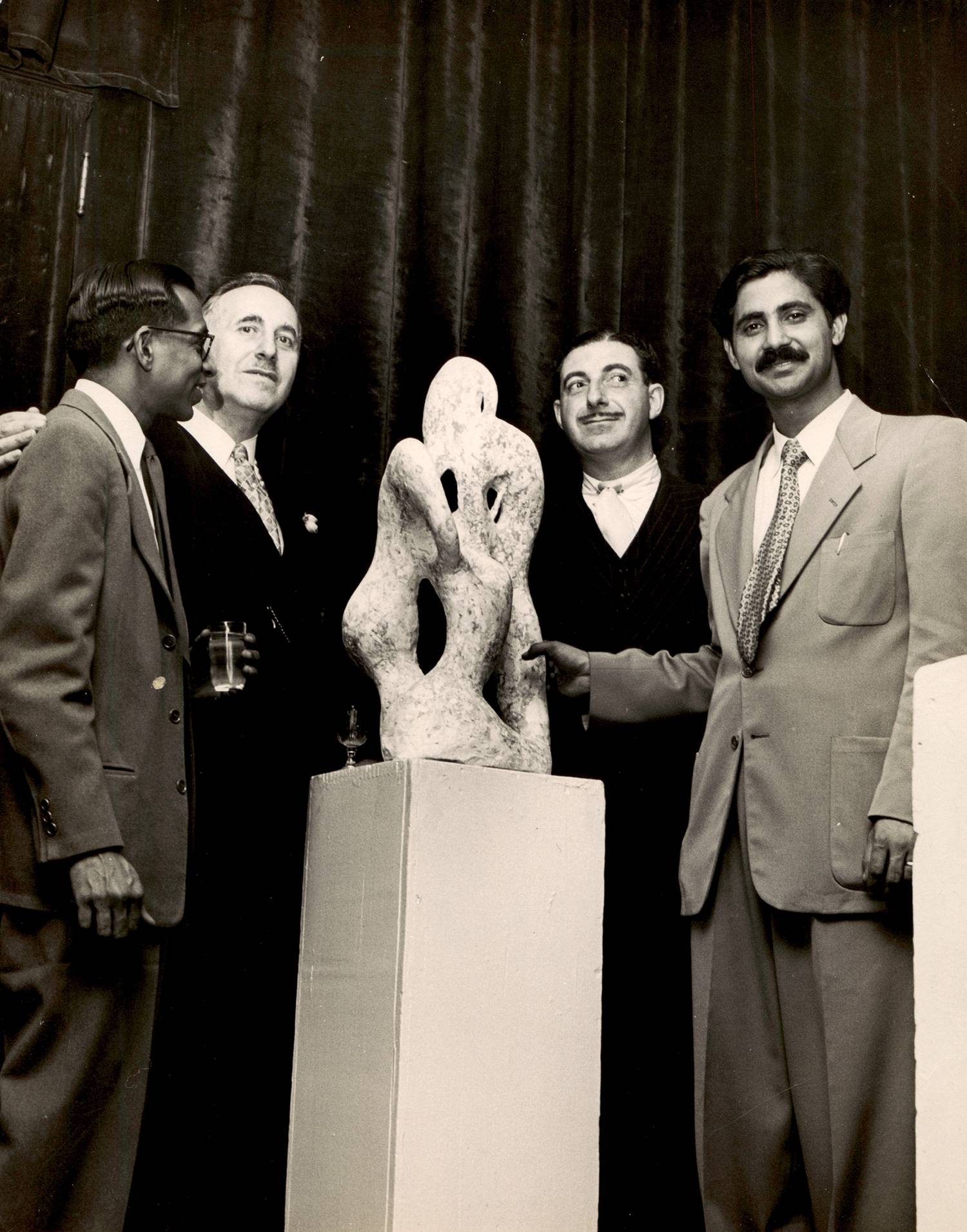 Clinging forms, POP, 1952 at his first solo exhibition, Arthur U. Newton Galleries, New York Clinging forms, POP, 1952 at his first solo exhibition, Arthur U. Newton Galleries, New York